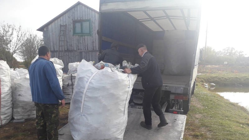 Із закликом до сортування сміття: у громаді на Волині здали 19 мішків пластику на перероблення