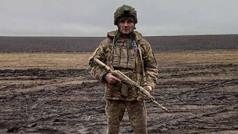 Залужний відзначив «Золотим хрестом» волинянина Василя Кияновського