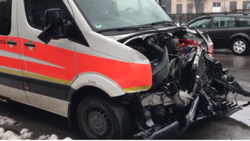У Луцьку - ДТП: зіткнулися «швидка» і «Volkswagen»