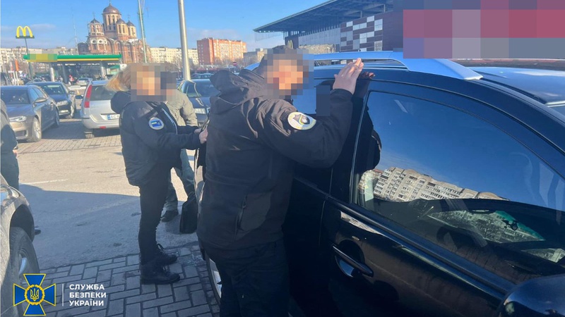 На Волині спіймали двох чиновників Укртрансбезпеки, які продавали місця в черзі на митниці
