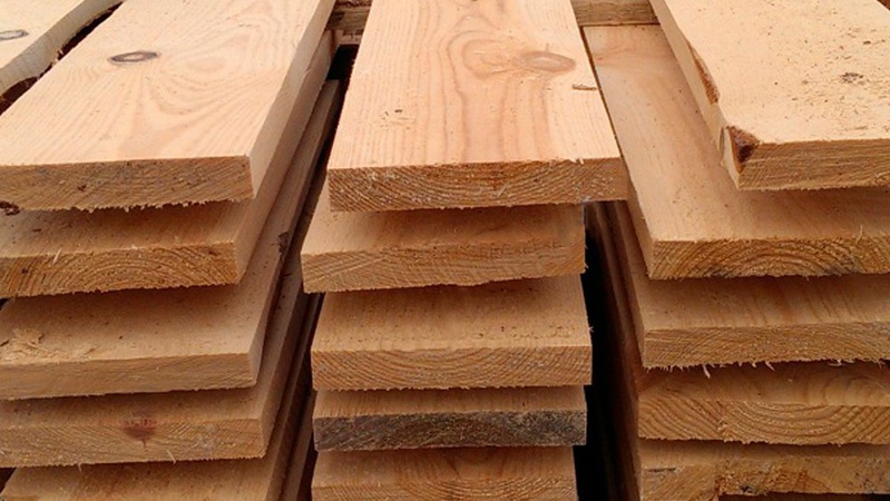 У Камені-Каширському вилучили нелегальну пилопродукцію