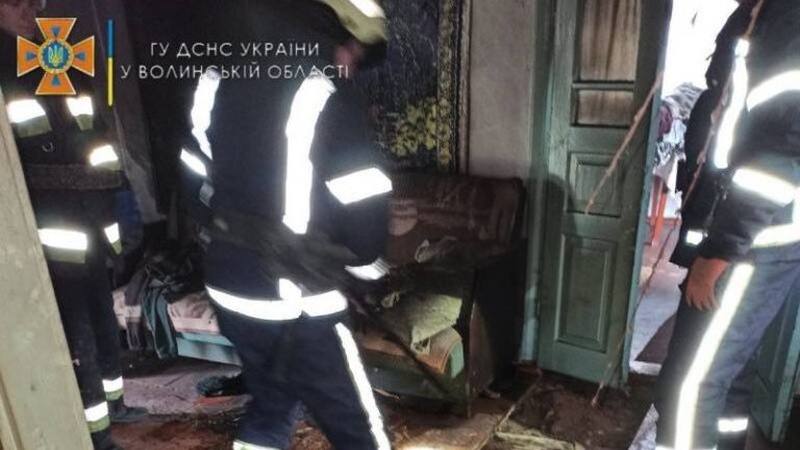 На Волині через пожежу в будинку загинув чоловік. ФОТО 18+