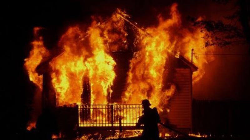 Вночі на Волині згоріли дві хати