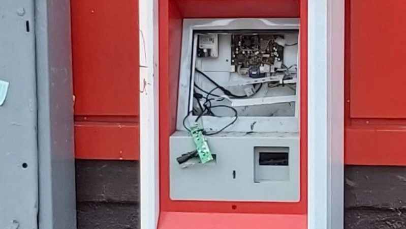 В центрі Луцька хлопці обікрали платіжний термінал. ВІДЕО