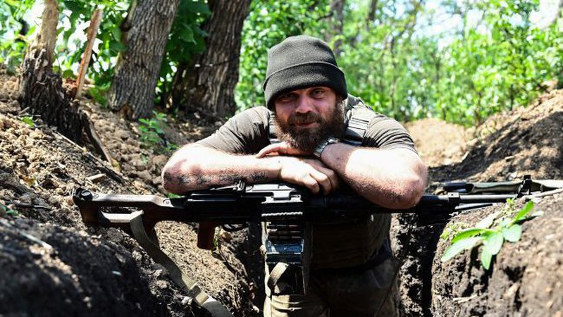 ЗСУ зі стрілецької зброї збили дрон та БПЛА росіян на мільйони рублів