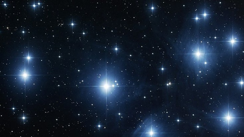 «Сатурн вимагатиме від Водоліїв бути ощаднішими», – астролог про фінансові вироки планет у 2022 році