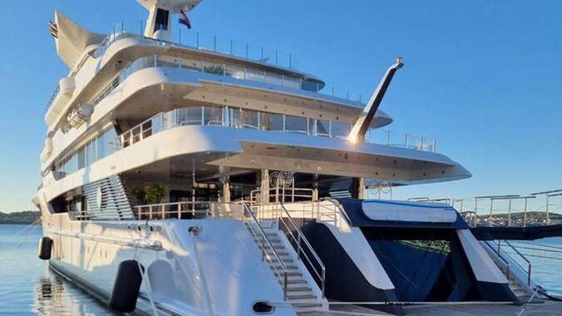 На арештованій яхті Медведчука пройшли обшуки