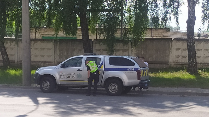 Утікач ховався від поліцейських на пошті в Луцьку. Відео