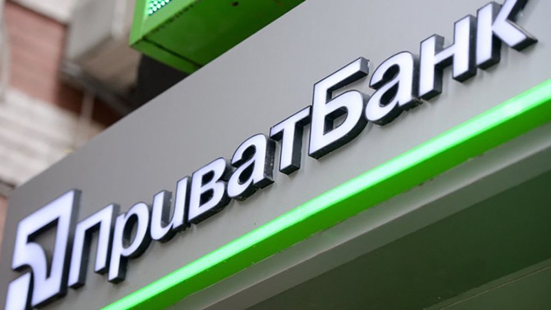 Приватбанк знову прийматиме валюту в терміналах: названо дату