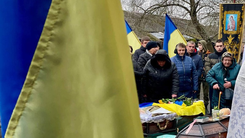 У селищі на Волині прощалися із Героєм Валентином Королем