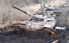 Українські воїни відкопали з болота покинуті російські танки. ФОТО