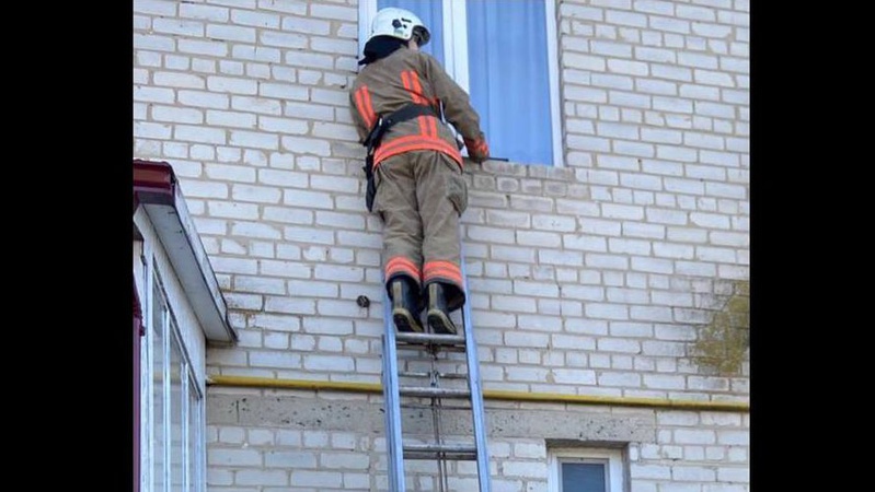 Дитина зачинилась у квартирі: рятувальники допомогли потрапити всередину