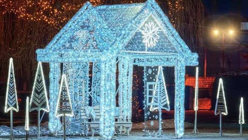 У центрі Луцька вандали пошкодили новорічну фотозону