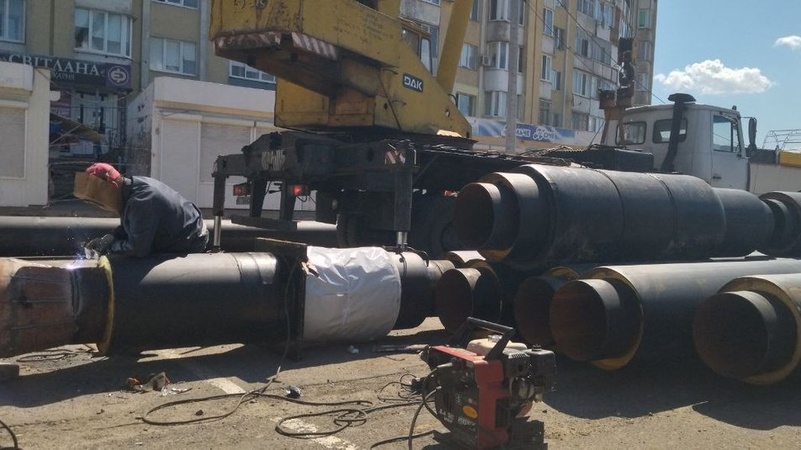 У Луцьку замінюють аварійну тепломережу