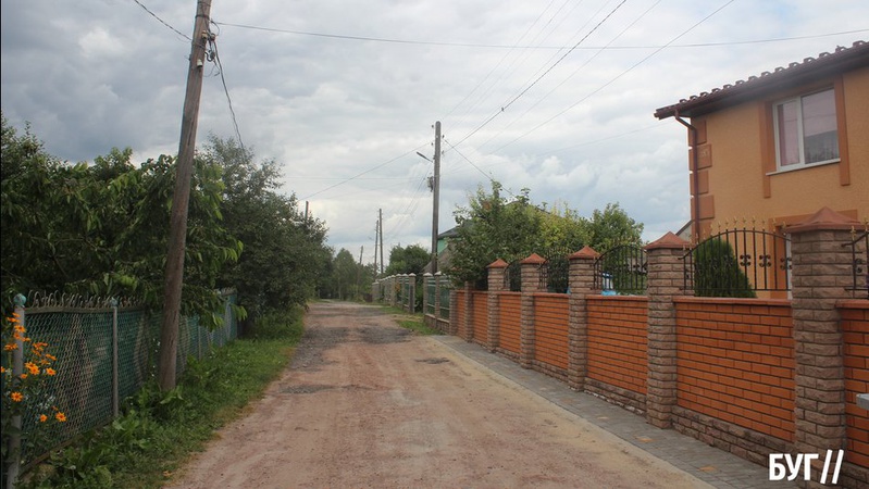 У селищі на Волині мешканці самотужки модернізували вуличне освітлення