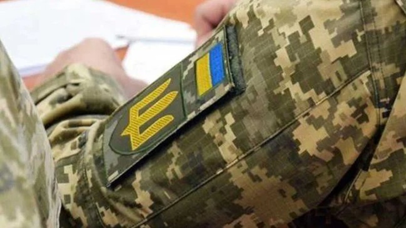 На Волині судили працівника ТЦК за безпідставне виключення чоловіків з військового обліку