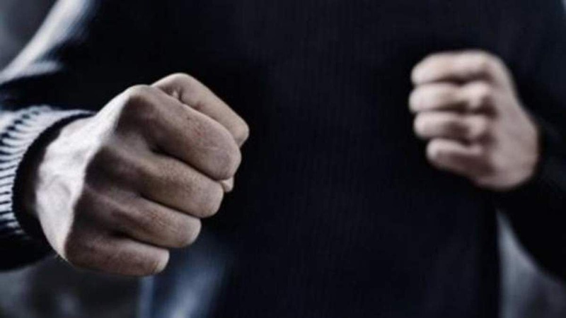 На Волині 32-річний чоловік ледь не до смерті побив односельчанку