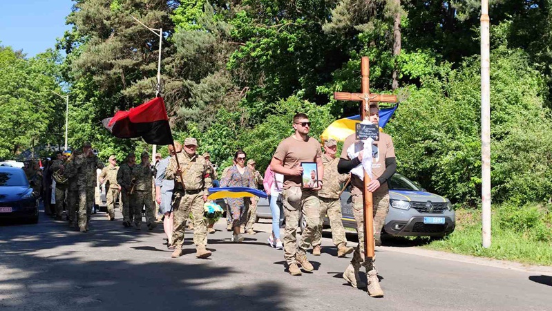 У селі на Волині в останню дорогу провели загиблого воїні Івана Алексюка