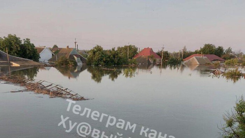 Вода сягнула дахів будинків: Олешки на Херсонщині пішли під воду