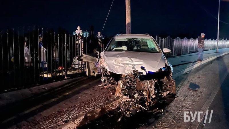 У Володимирі п’яний водій в’їхав в огорожу та зніс опору