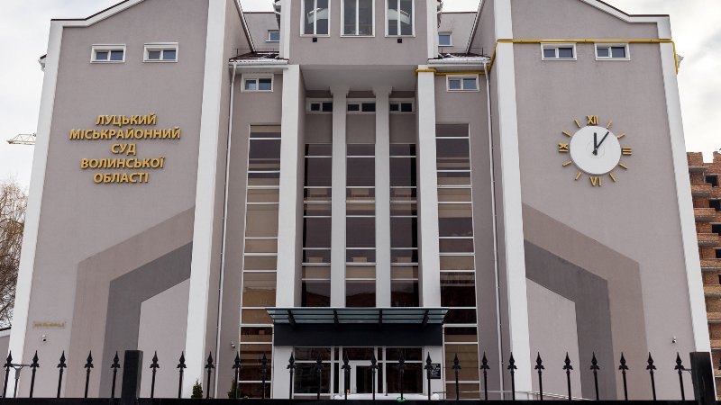 У Луцьку із зали суду втік обвинувачений, якого мали взяти під варту. ФОТО