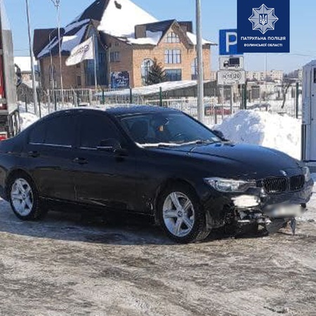 Працівник заправки у Луцьку «здав» молодика, який п’яним і без посвідчення порушував ПДР