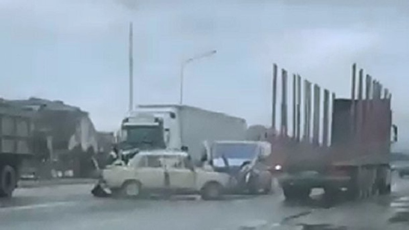 ДТП поблизу Луцька: бус розтрощив «жигулі»