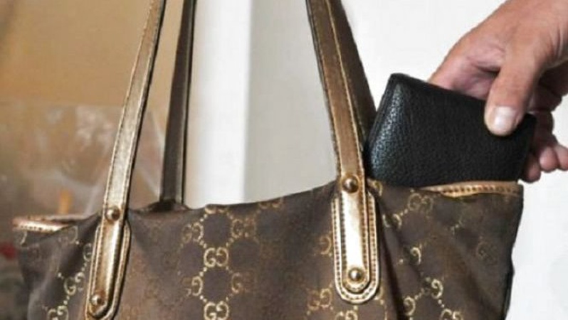 У Горохові злодій викрав гроші із жіночої сумки у примірочній магазину