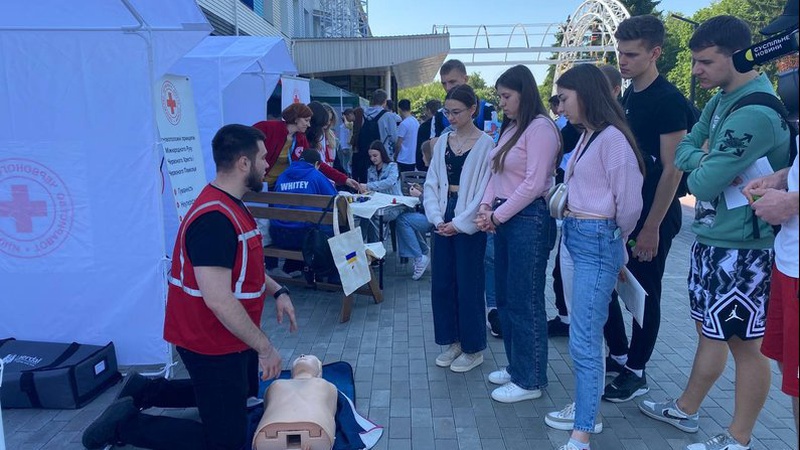 На території луцького вишу робили безплатні медичні тести й щеплення