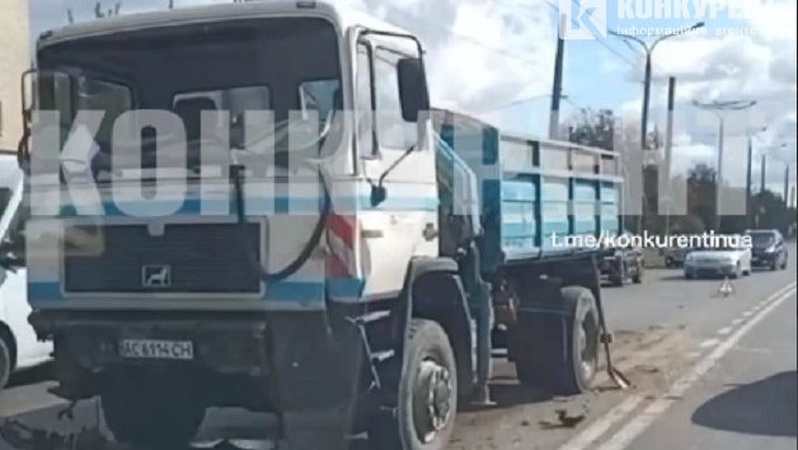 У Луцьку вантажівка протаранила маршрутку