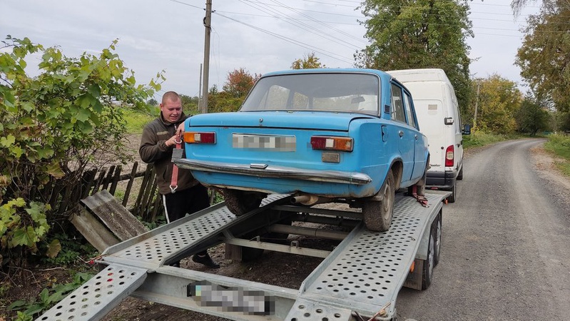 Бабуся з Волині віддала для ЗСУ автомобіль покійного чоловіка