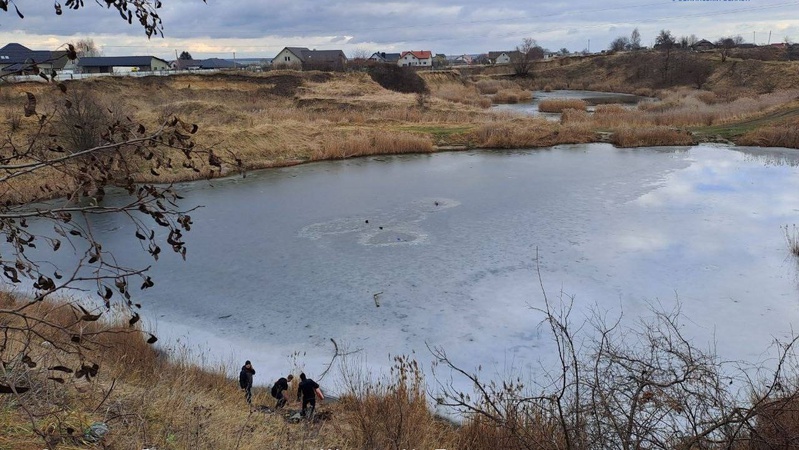 Трагедія в Нововолинську: троє дітей провалилися під кригу, один хлопчик загинув