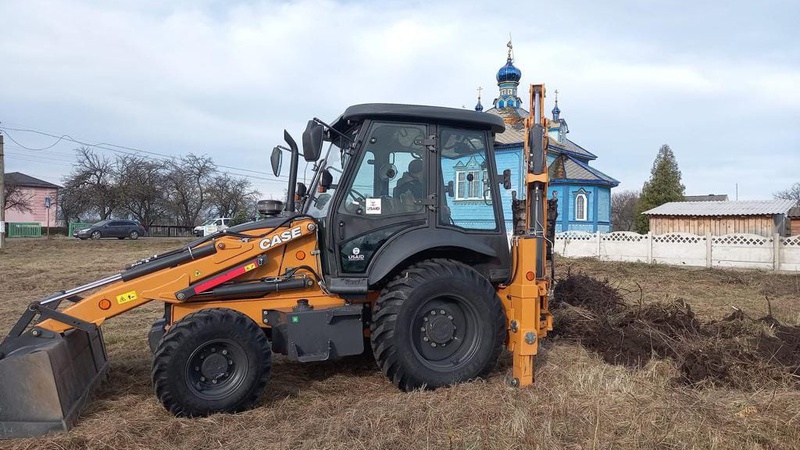 Волинські тергромади отримали 10 екскаваторів