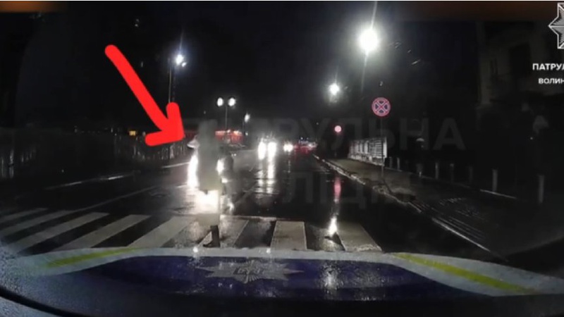 У Луцьку п’яний водій не пропустив жінку у патрульних на очах