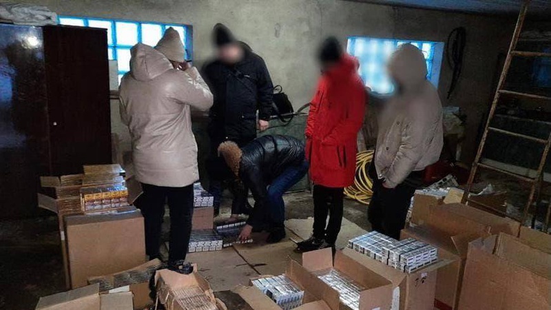 Волинські правоохоронці вилучили тисячі пачок безакцизних цигарок