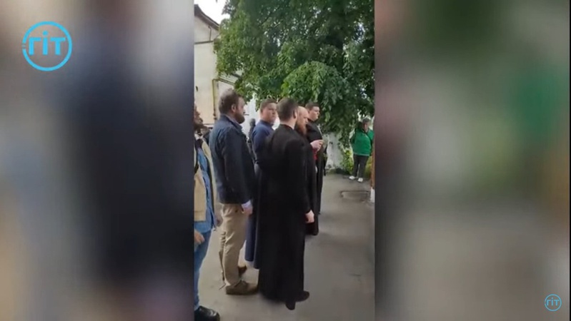 У Рожищі приїжджі священники МП проклинали місцевих парафіян, які не пустили їх до храму. ВІДЕО
