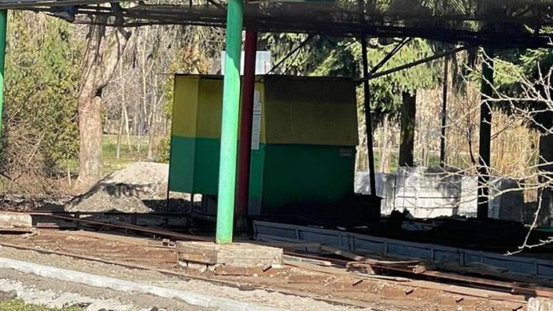 У луцькому парку розбирають атракціони. ФОТО