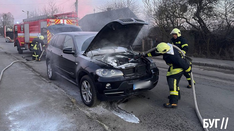 У Володимирі посеред вулиці горів позашляховик