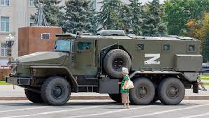 Воєнний стан на окупованих територіях: кремль відвертає увагу від поразок рф на полі бою