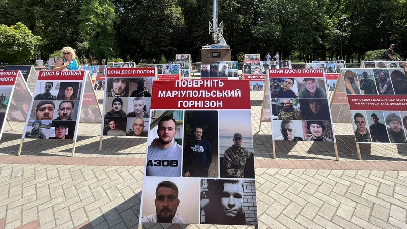 У місті на Волині відкрилася виставка «Волю захисникам Маріуполя»