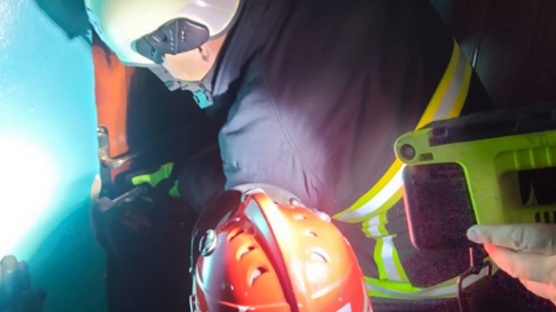 У Луцьку рятувальникам довелося ламати двері, щоб допомогти жінці