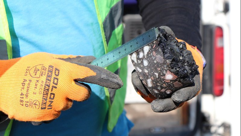 У Володимирі перевірили якість покриття на нещодавно заасфальтованих вулицях.ФОТО