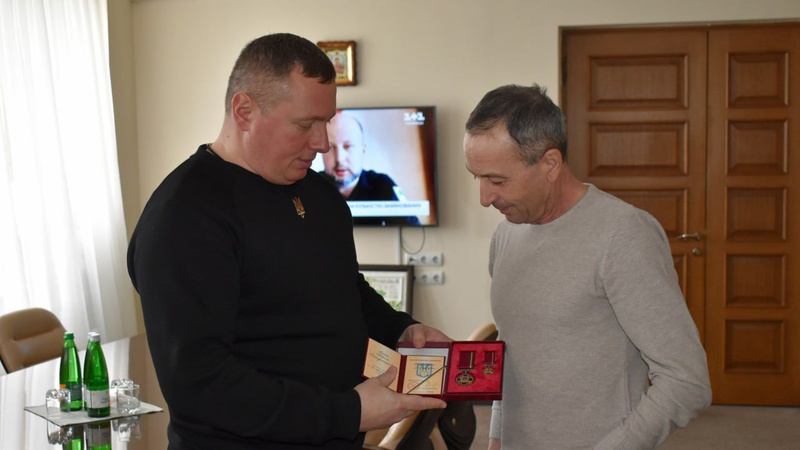 Водій шкільного автобуса з Волині отримав державну нагороду