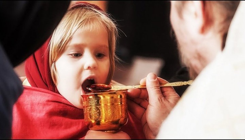 Хрещені «не в тій церкві»: на Волині священник відмовився причащати дітей