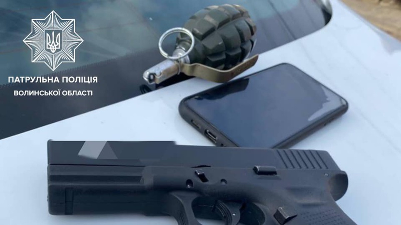 Небезпечний подарунок: лучанин викликав поліцію, аби віддати гранату, яку приніс друг