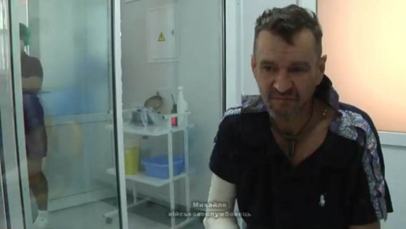 У Луцьку військовому, аби врятувати руку, лікарі провели три операції за один раз