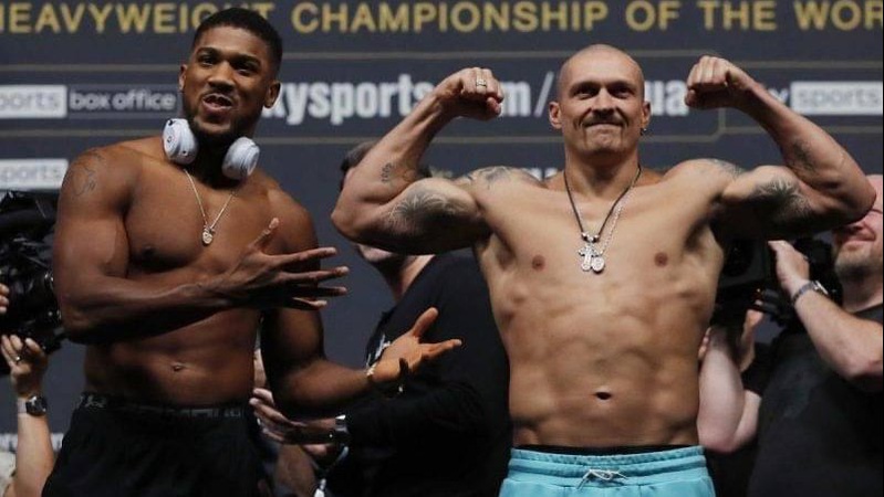 Усик переміг Джошуа і став новим чемпіоном світу з боксу у суперважкій вазі