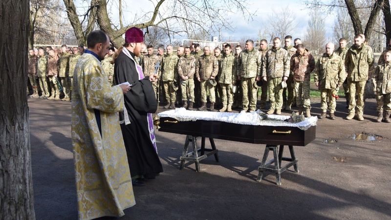 Волиняни попрощалися із земляком, який загинув на Донбасі