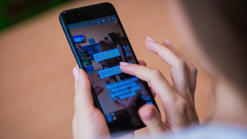 Засудили дівчину з Волині,  яка продавала свої порнофото в в інтернеті