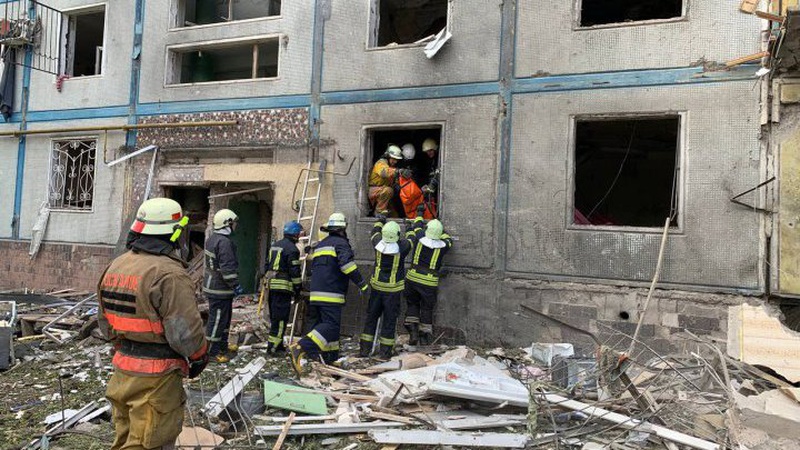 У Запоріжжі врятували 10 людей з-під завалів знищеної росіянами багатоповерхівки